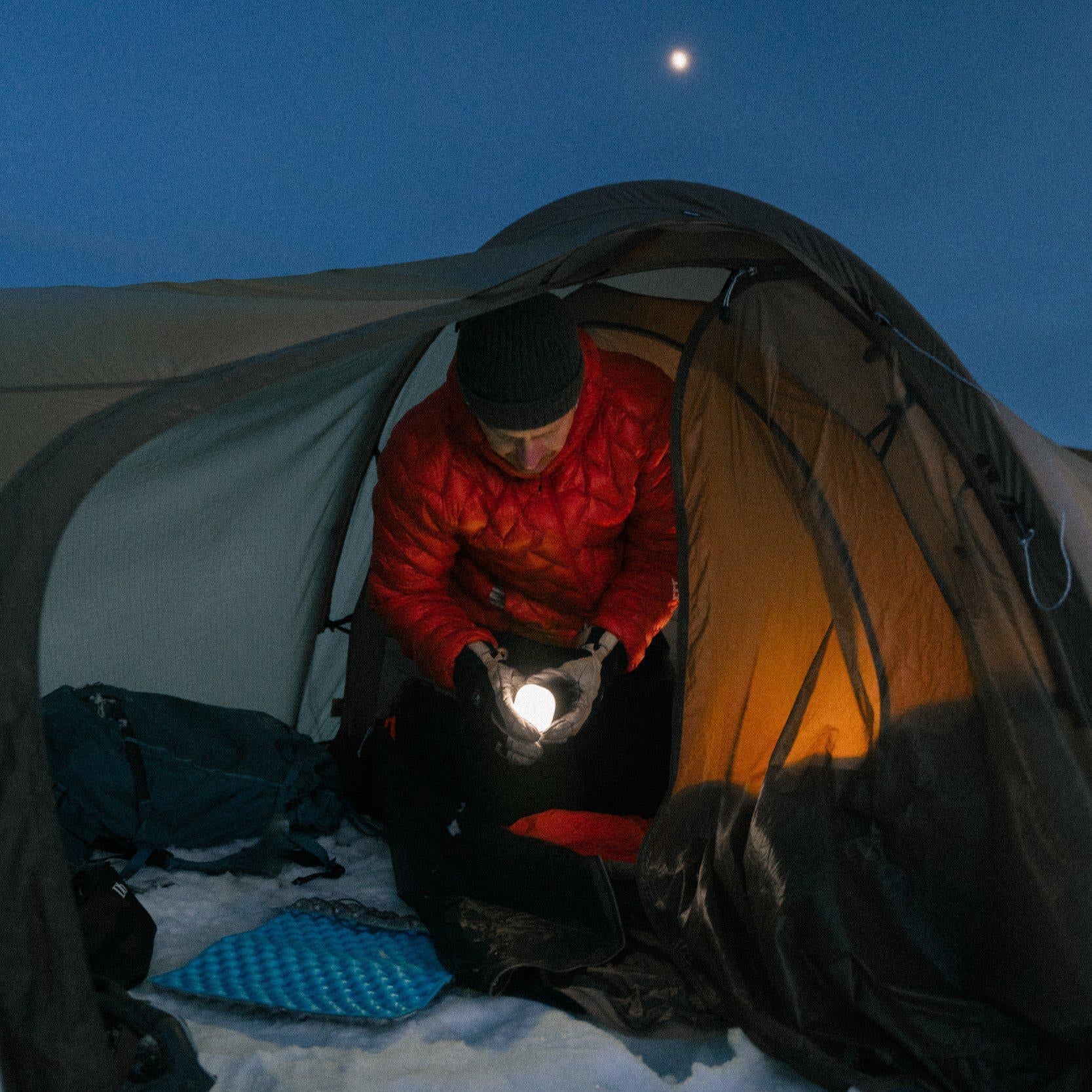 How to Sleep Outdoors – A Guide to a Safe and Comfortable Night in Nature