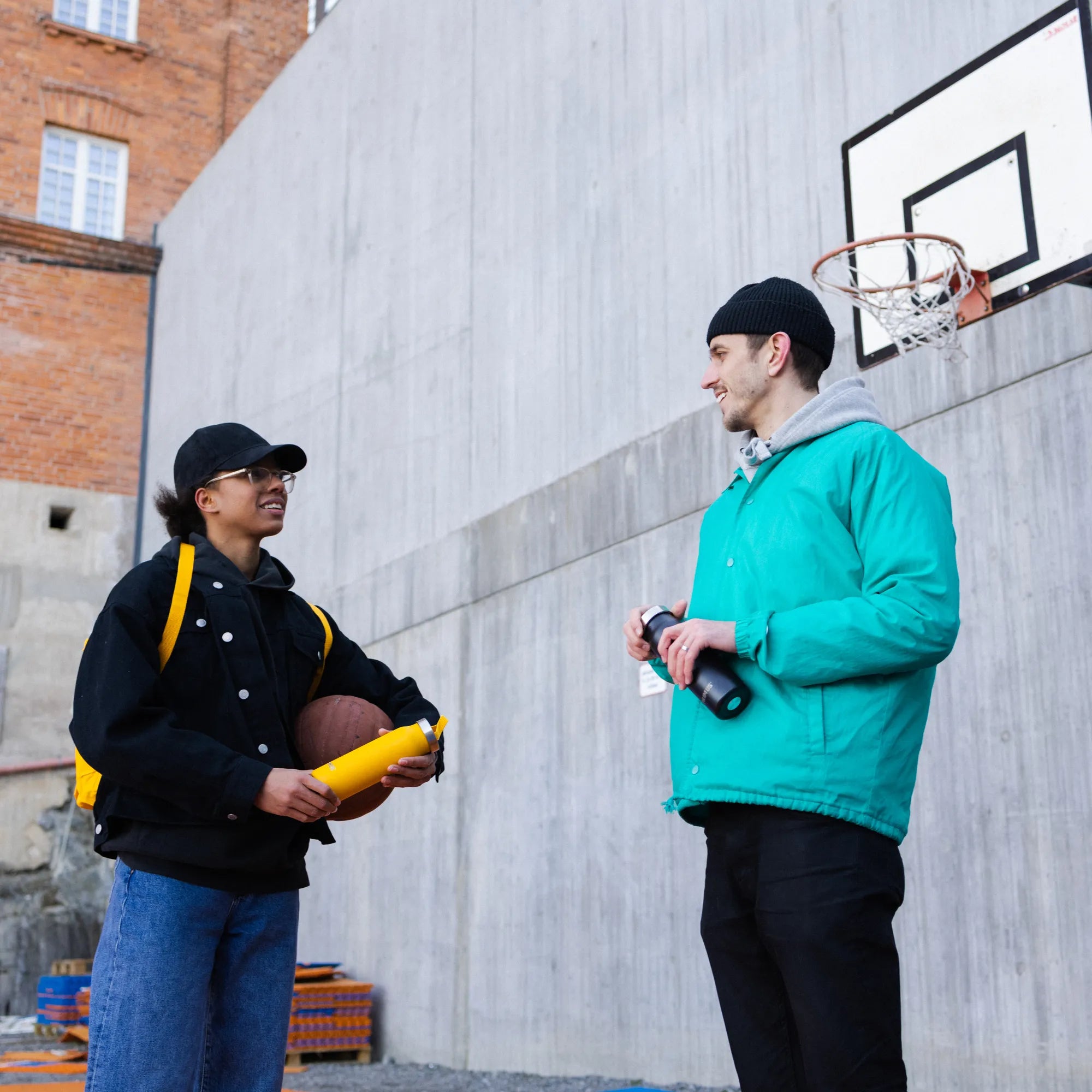 P742010_klunken-vacuum-bottle-0.5-black_isabelle-edsmyr_2021-4