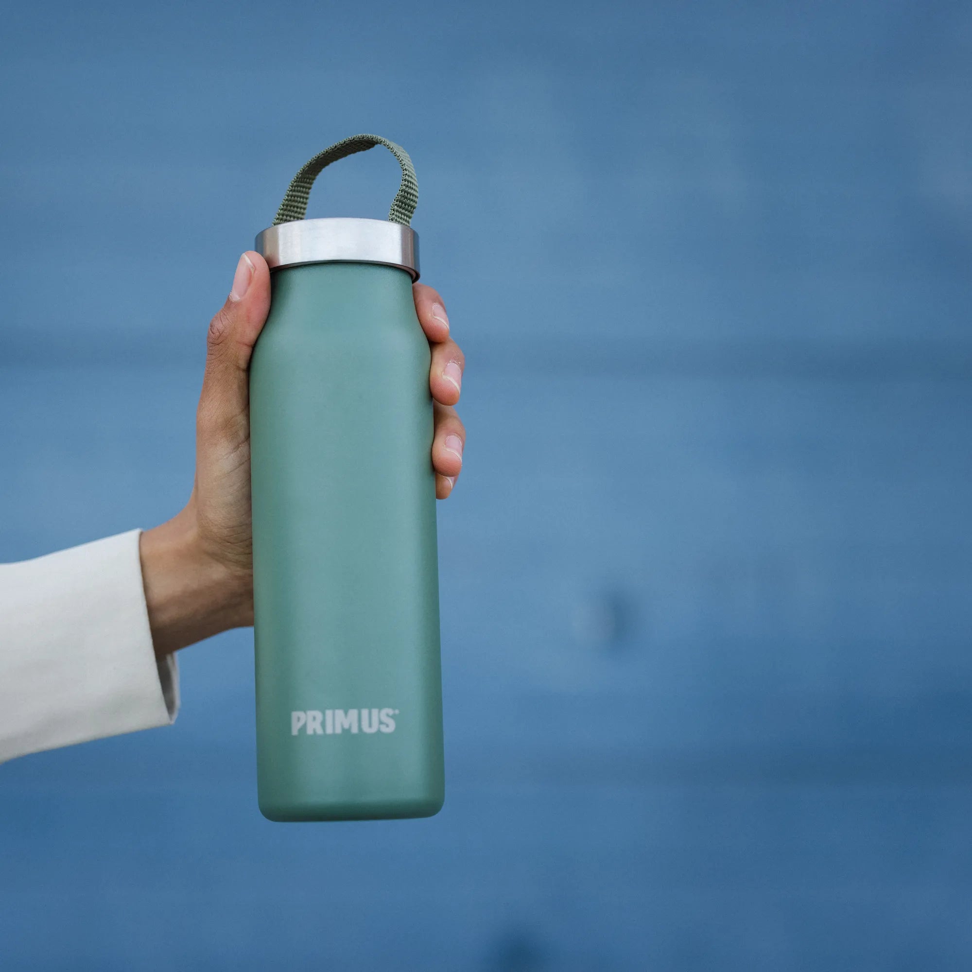 P742070_klunken-vacuum-bottle-0.5l-green_isabelle-edsmyr_2021-6