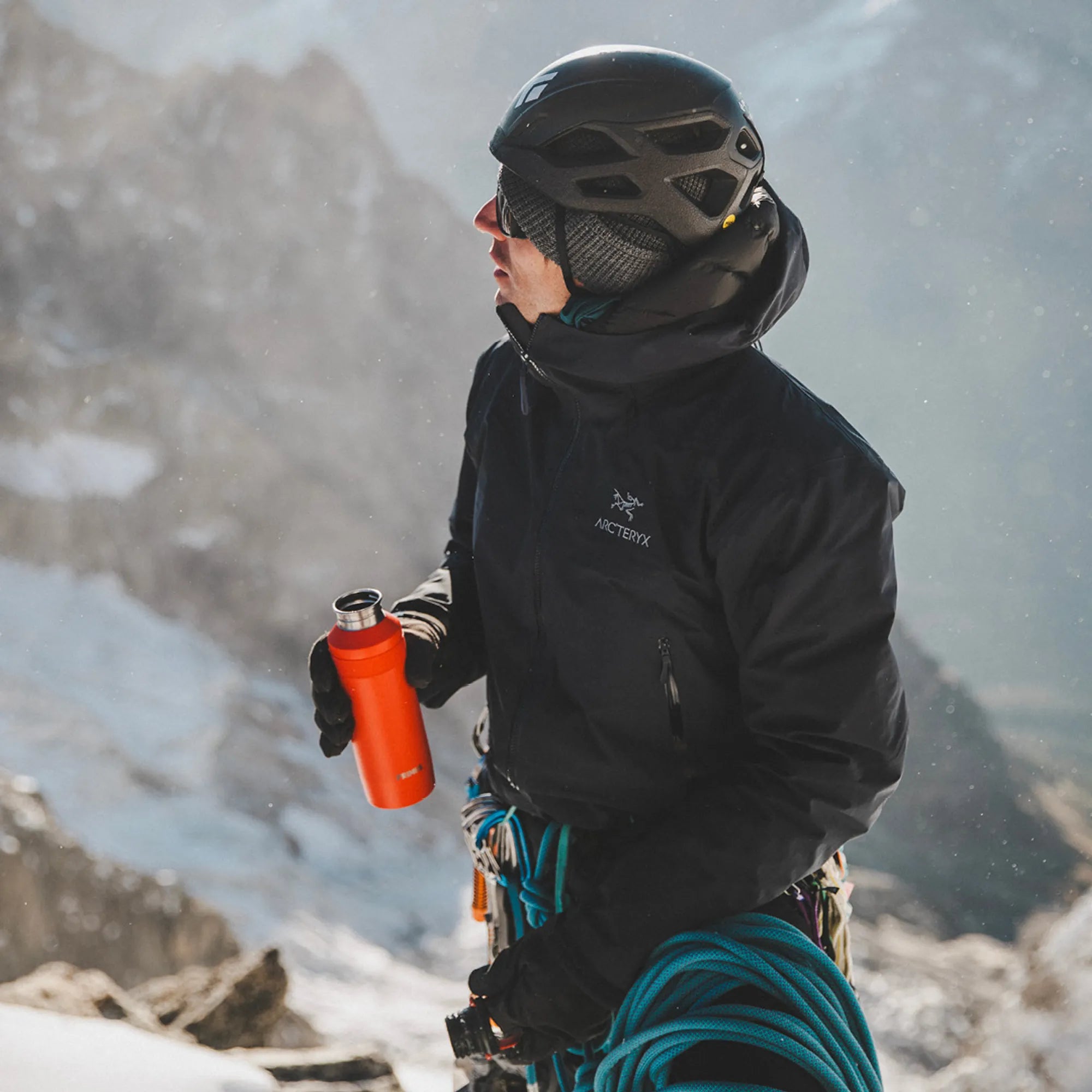 Tufa_Narro_Insulated_Bottle_06_L_Primus_Red_P744170_822