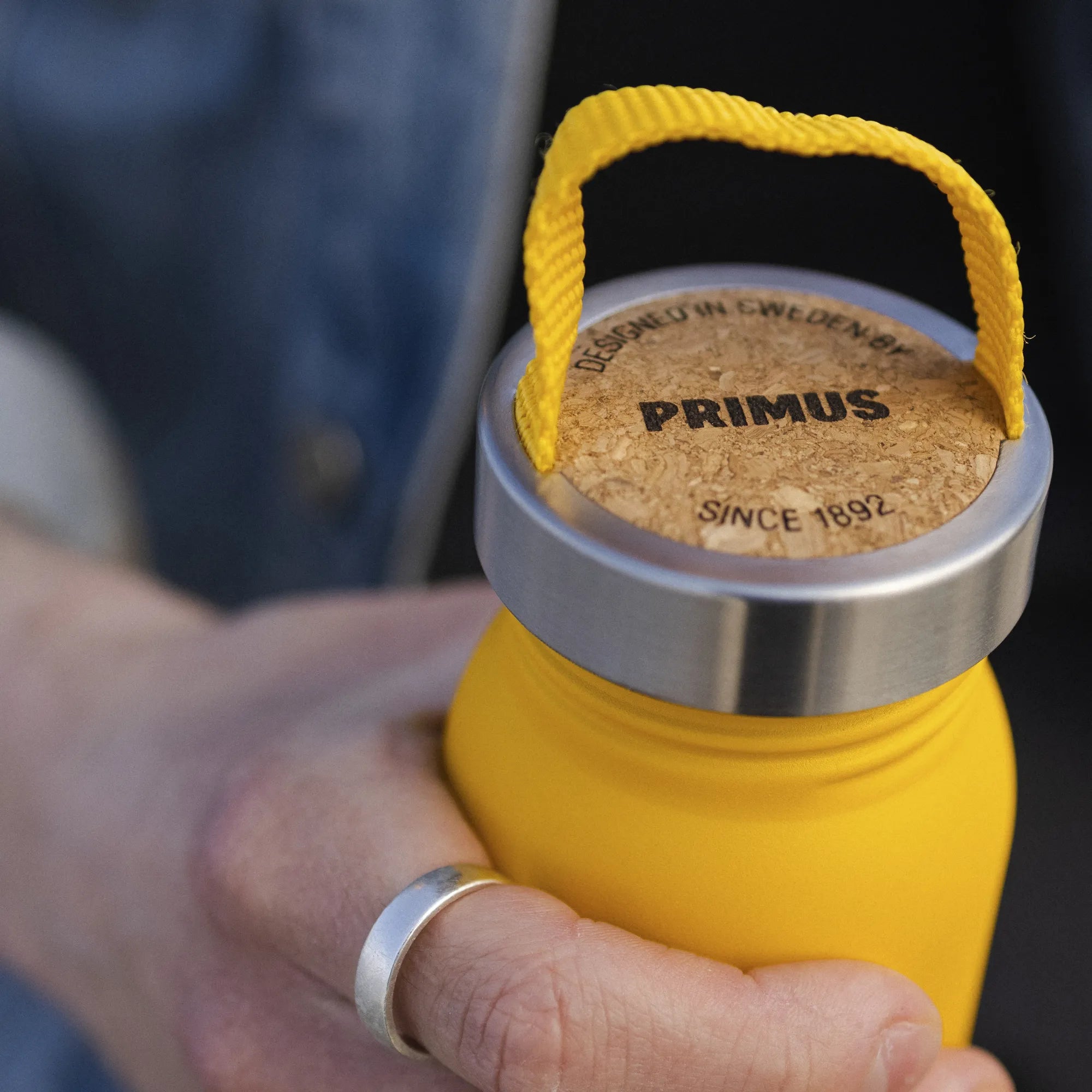 P741950_klunken-bottle-0.7l-yellow_isabelle-edsmyr_2021-7