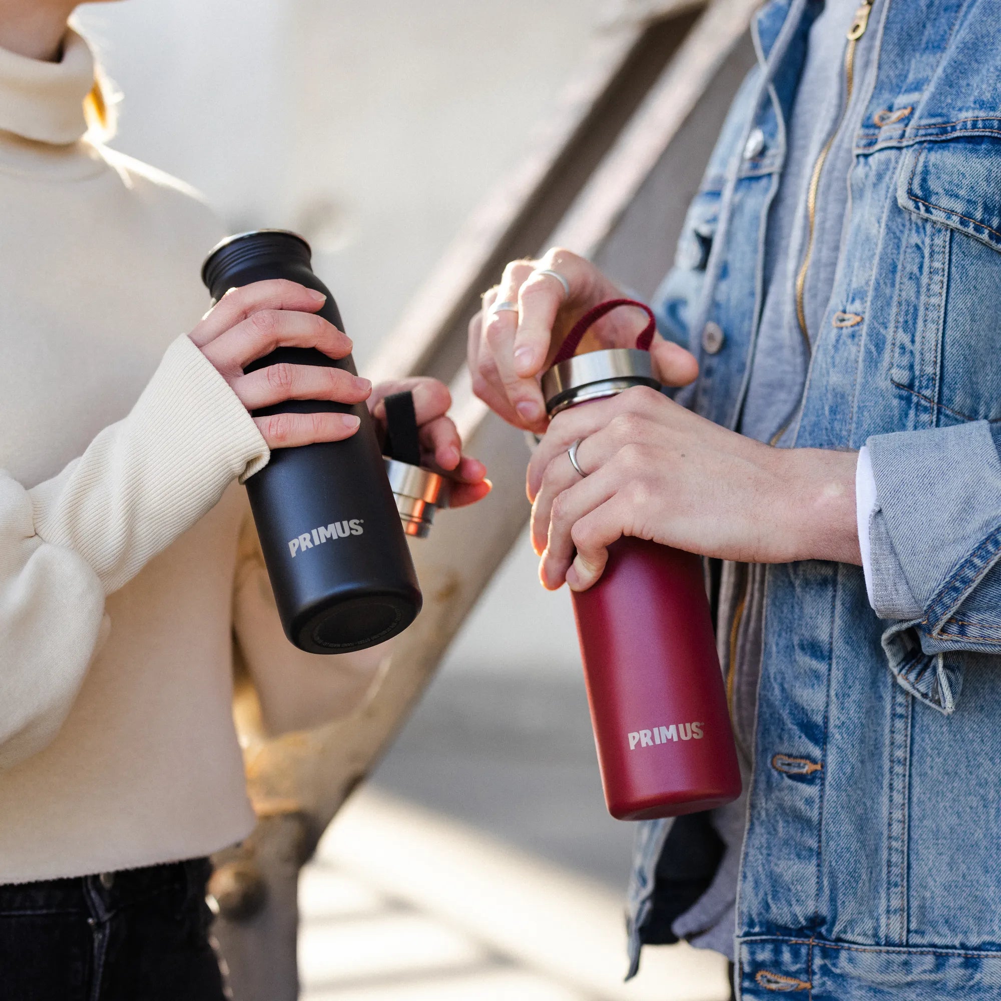 P741960_klunken-bottle-0.7l-ox-red_isabelle-edsmyr_2021-6