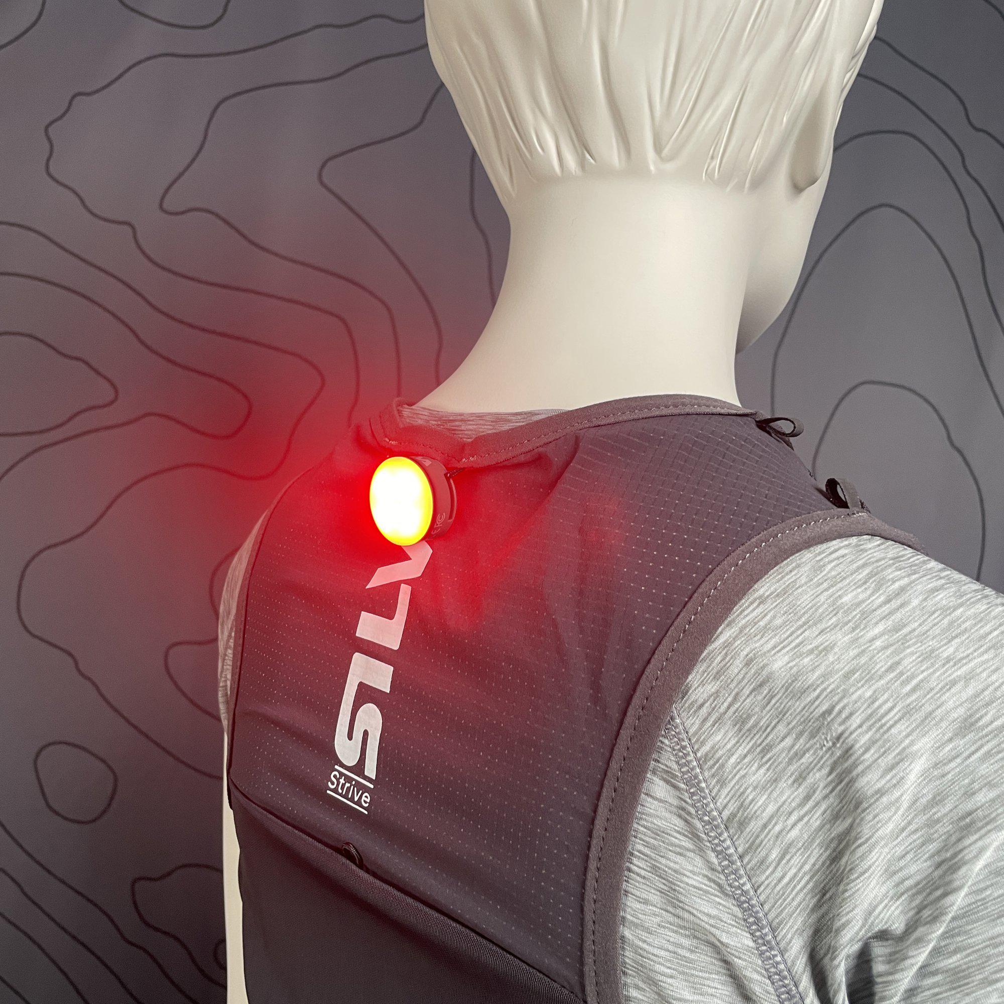 Smini Black_38451_rear light clip on vest glowing