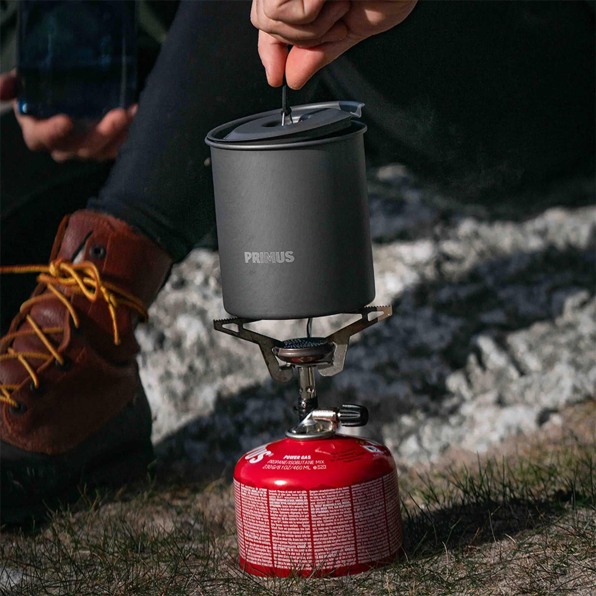 square_P745250_Trek_Pot_UL_P744320_Kvarts_Tritan_Bottle_1L_Glacier_Blue3