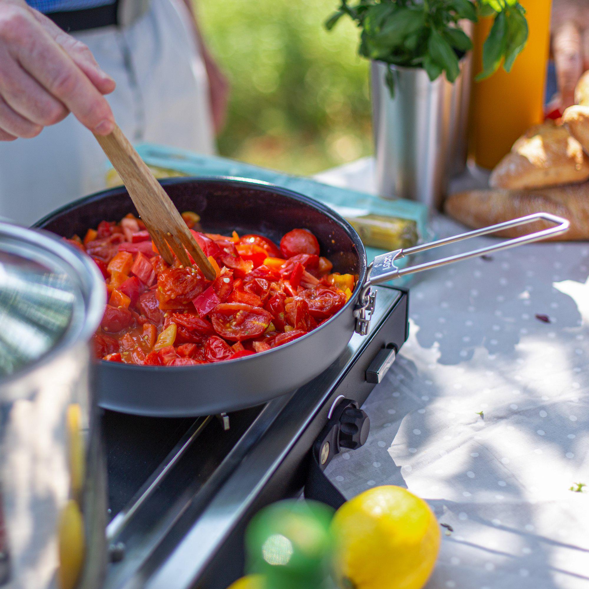 P737430_litech-frying-pan_stina-hjelm_2021-02_1-lifestyleImages