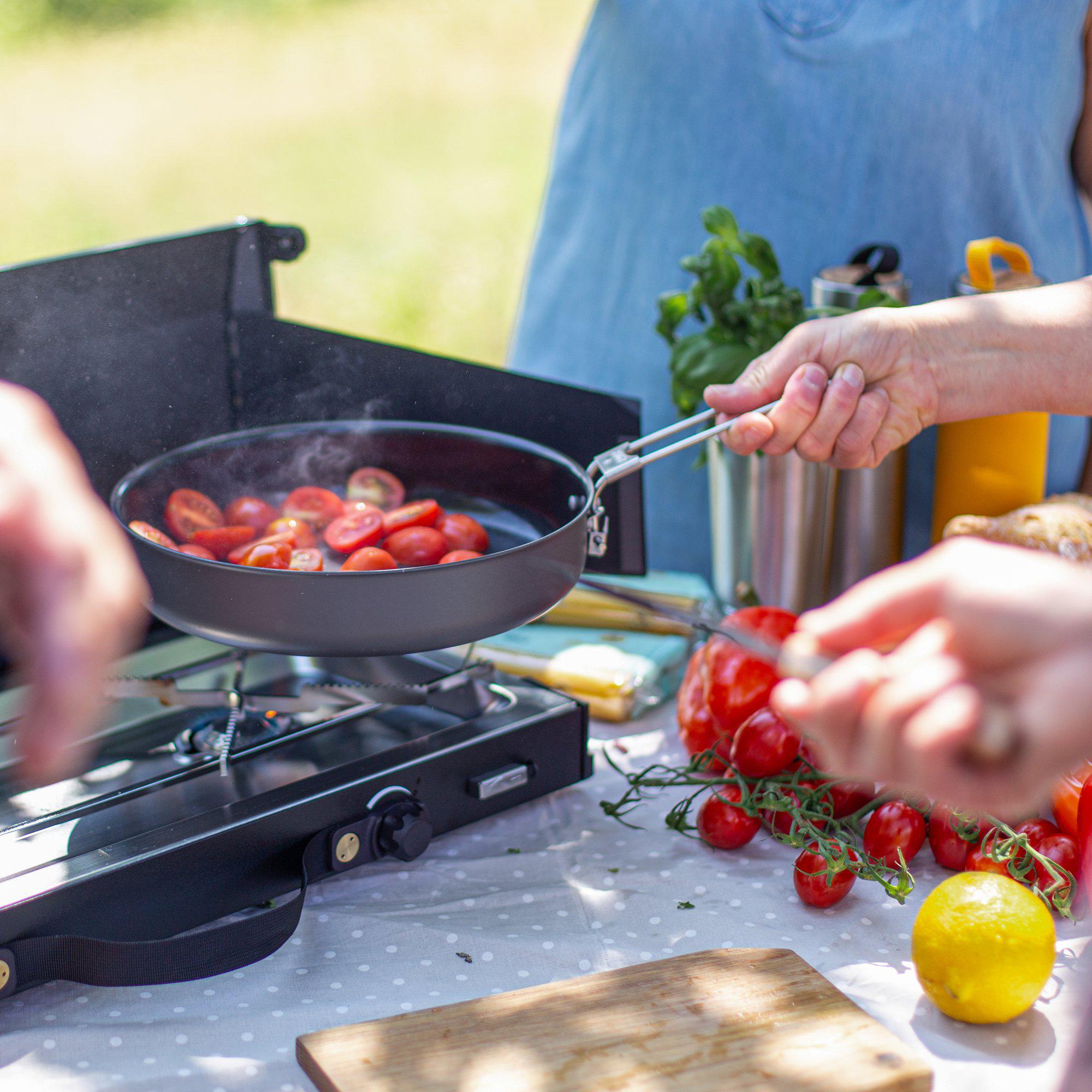 P737430_litech-frying-pan_stina-hjelm_2021-06_1-lifestyleImages