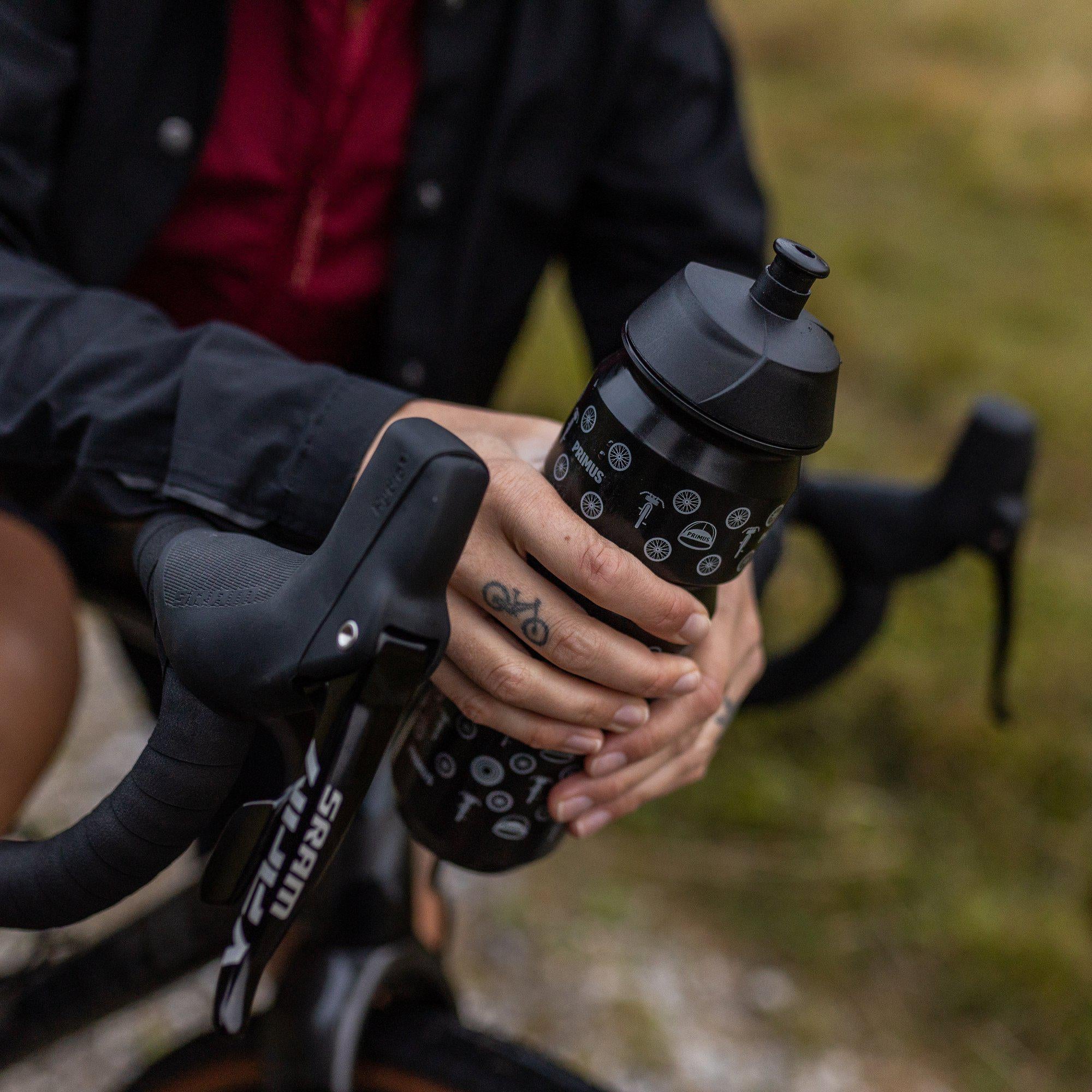 P742950_BikeBottle_FeedZone_Helge-Roeske_2022_1-lifestyleImages